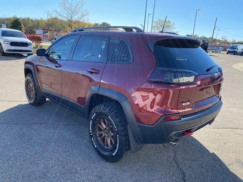 Used 2019 Jeep Cherokee Trailhawk w/ Cold Weather Group image 8