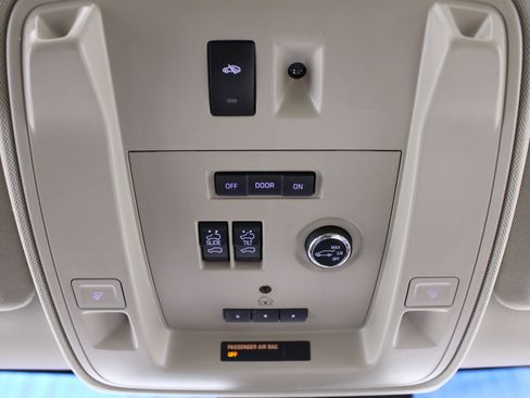 Used 2016 Cadillac Escalade Luxury AWD/4WD image 19