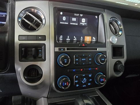 Used 2017 Ford Expedition XLT w/ Equipment Group 202A RWD image 33