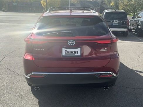 Used 2022 Toyota Venza XLE image 20