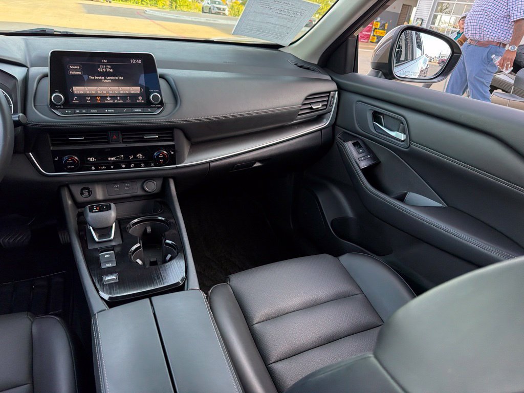 Used 2024 Nissan Rogue SV w/ SV Premium Package FWD image 19