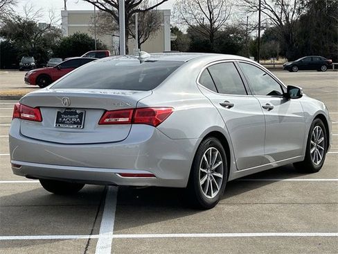 Used 2018 Acura TLX image 4