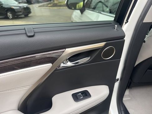 Used 2017 Lexus RX 450h AWD image 31