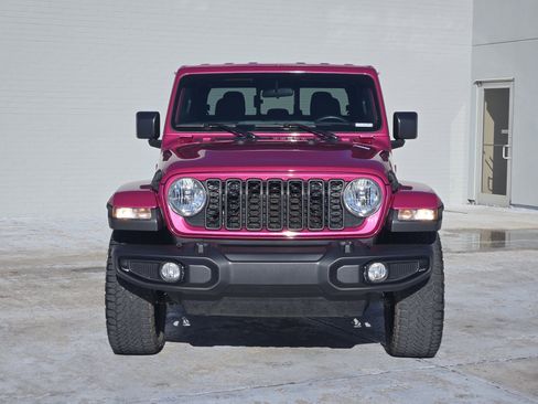 Used 2024 Jeep Gladiator Sport image 3