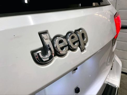 Used 2017 Jeep Grand Cherokee Limited AWD/4WD image 31