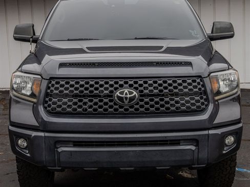 Used 2018 Toyota Tundra SR5 w/ SR5 Upgrade Package image 8
