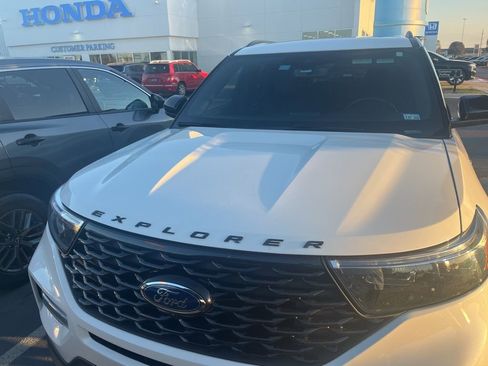 Used 2022 Ford Explorer ST-Line w/ Class IV Trailer Tow Package image 2