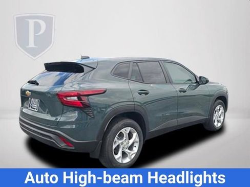 New 2026 Chevrolet Trax LS w/ LS Convenience Package FWD image 6