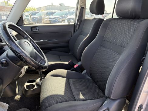 Used 2005 Scion xB FWD image 17