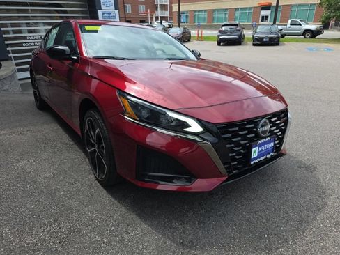 Used 2024 Nissan Altima 2.5 SR AWD/4WD image 8