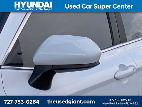 Used 2022 Toyota Camry LE FWD image 11