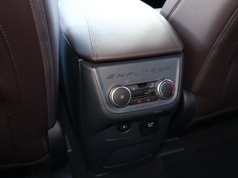 Used 2025 Ford Explorer Platinum w/ LUX Leather Package image 13