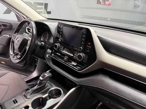 Used 2020 Toyota Highlander LE FWD image 51