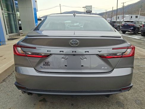 Used 2025 Toyota Camry SE image 5