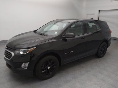 Used 2019 Chevrolet Equinox LS image 2