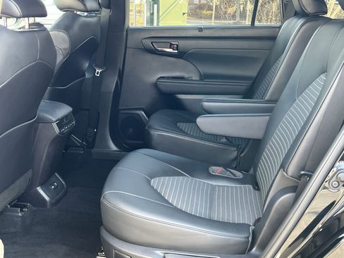 Used 2021 Toyota Highlander XSE image 23