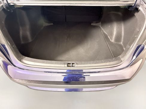 Used 2020 Toyota Corolla LE FWD image 34