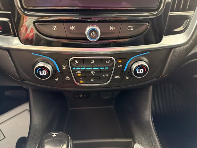 Used 2018 Chevrolet Traverse LT w/ LPO, Black Accent Package AWD/4WD image 8
