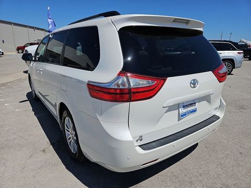 Used 2017 Toyota Sienna XLE w/ XLE Navigation Package FWD image 5