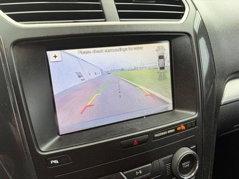 Used 2019 Ford Explorer XLT w/ Equipment Group 202A FWD image 24