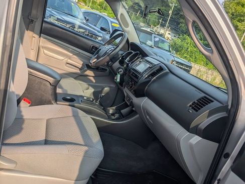 Used 2015 Toyota Tacoma 4x4 Access Cab w/ Convenience Package image 17