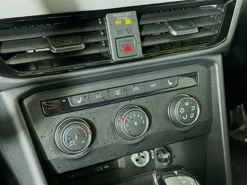 Used 2022 Volkswagen Taos SE image 21