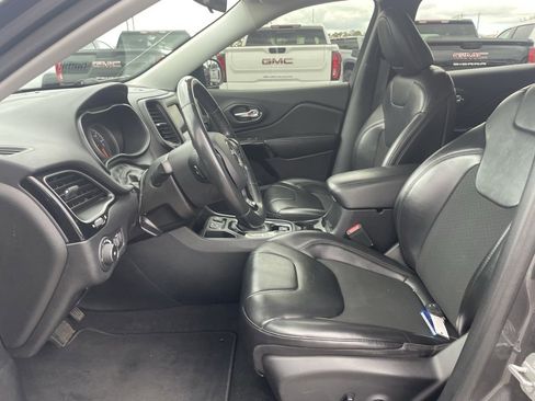 Used 2020 Jeep Cherokee Latitude Plus image 9