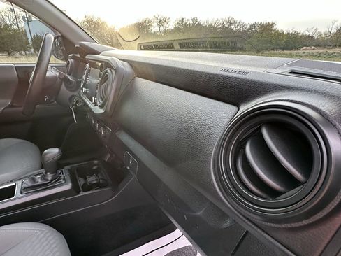 Used 2023 Toyota Tacoma TRD Sport image 13