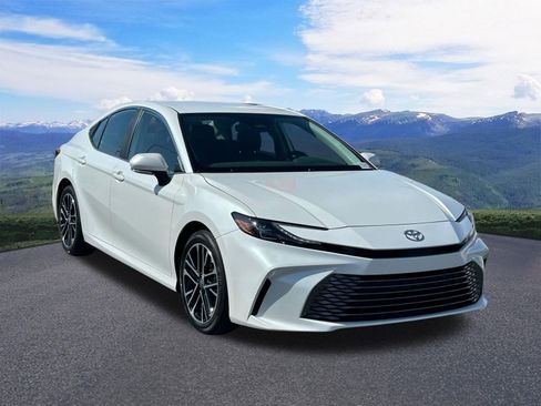 Certified 2025 Toyota Camry XLE FWD image 8