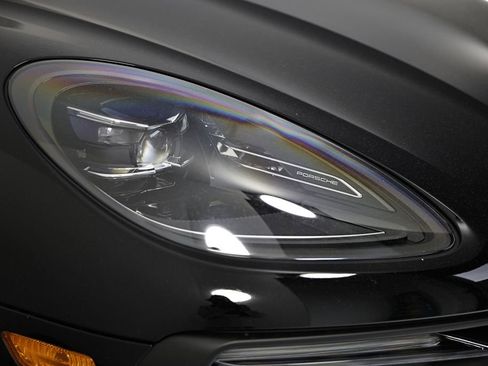 Certified 2026 Porsche Macan AWD/4WD image 16