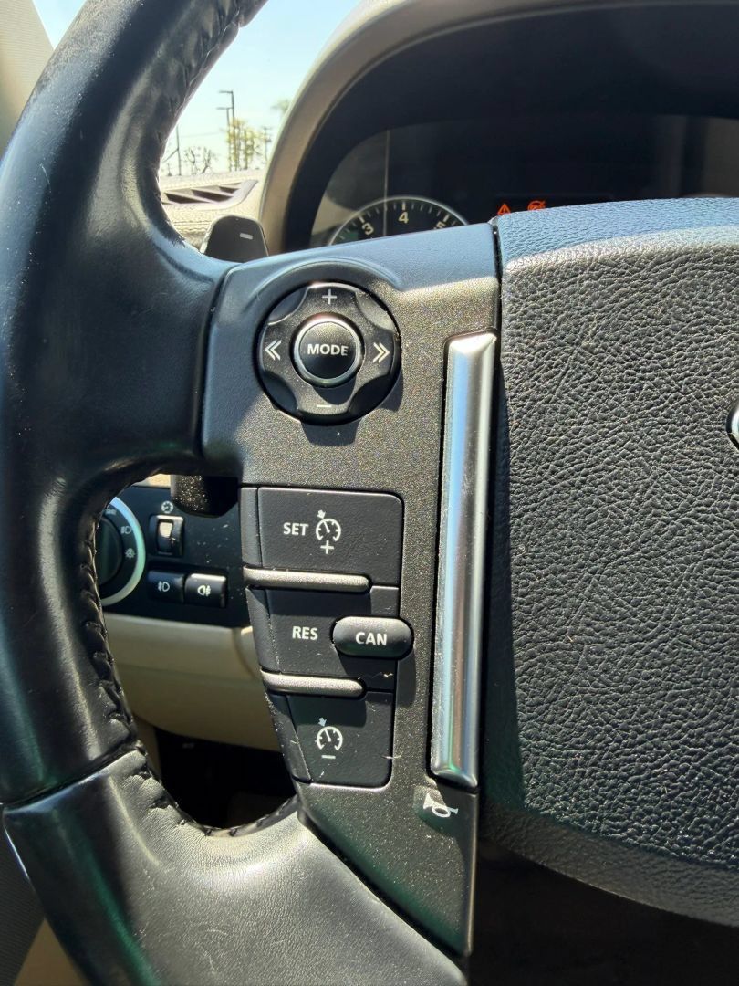 Used 2016 Land Rover LR4 HSE AWD/4WD image 25