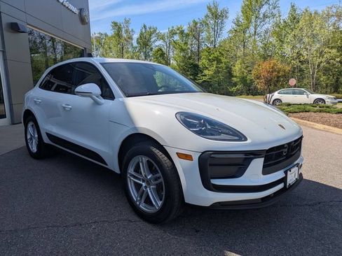 Used 2026 Porsche Macan AWD/4WD image 9