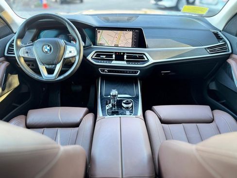 Used 2022 BMW X7 xDrive40i w/ Premium Package image 17