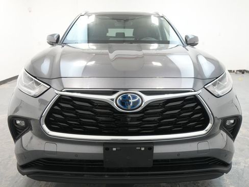 Used 2021 Toyota Highlander Limited image 2