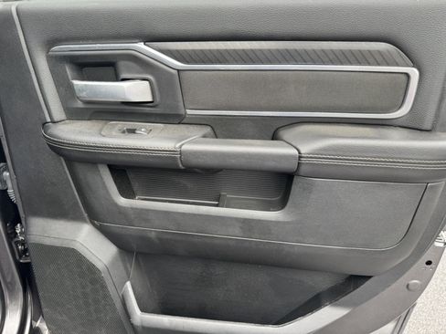Used 2025 RAM 2500 Big Horn AWD/4WD image 18