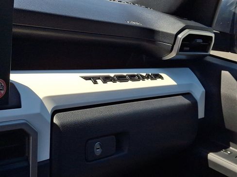 Used 2024 Toyota Tacoma TRD Off-Road AWD/4WD image 31