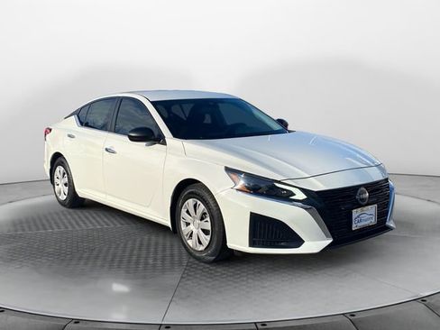 Used 2024 Nissan Altima 2.5 S image 7