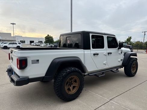 Used 2023 Jeep Gladiator Sport image 5