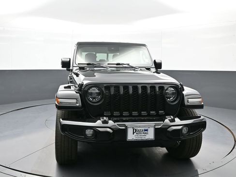 Used 2022 Jeep Gladiator Overland image 2