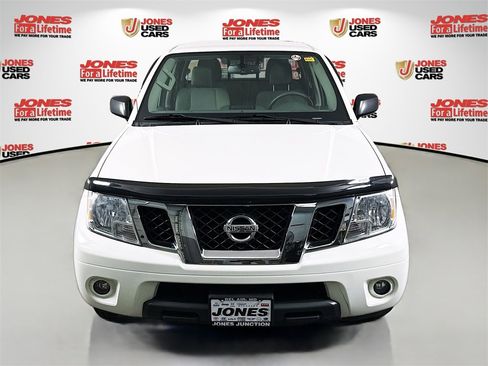 Used 2020 Nissan Frontier SV image 11