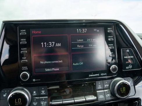 Used 2022 Toyota Highlander XLE AWD/4WD image 24