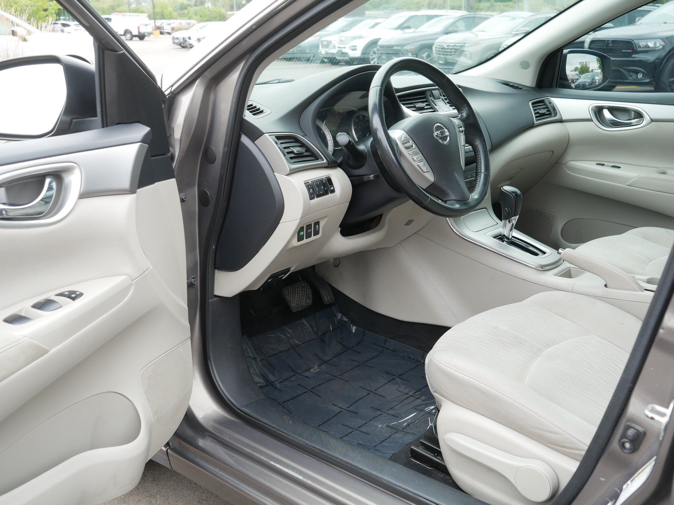 Used 2015 Nissan Sentra SV w/ Style Package FWD image 11