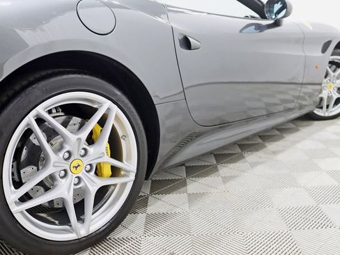 Used 2016 Ferrari California T image 12