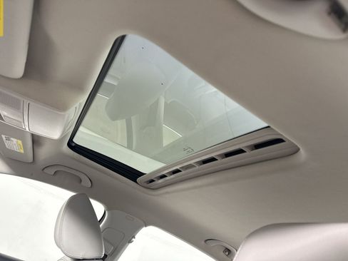 Used 2013 Volkswagen Passat 3.6 SE image 16