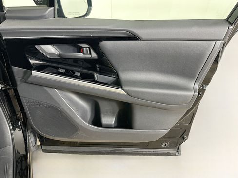 Used 2023 Toyota bZ4X XLE w/ Weather Package image 32