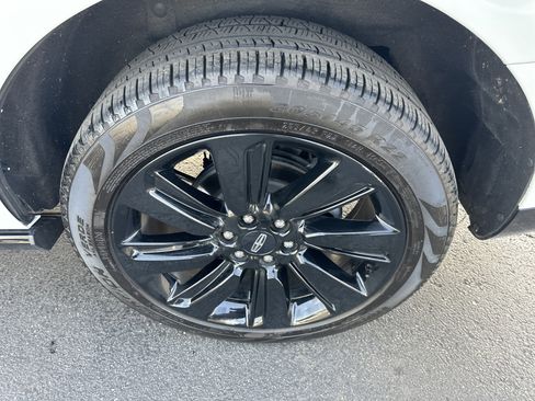 Used 2024 Lincoln Navigator Reserve image 11