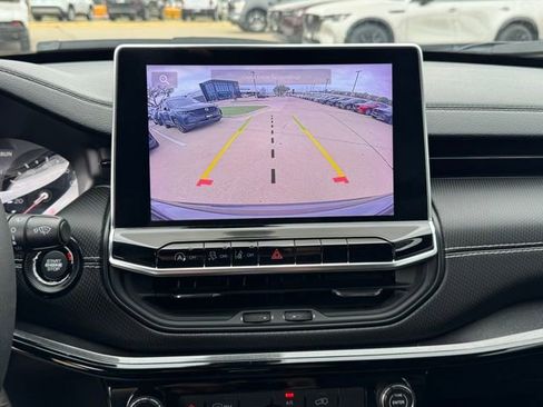 Used 2024 Jeep Compass Latitude w/ Altitude Special Edition image 19