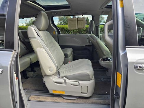 Used 2014 Toyota Sienna Limited image 14