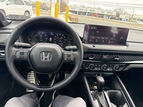 Used 2025 Honda Accord Sport image 35
