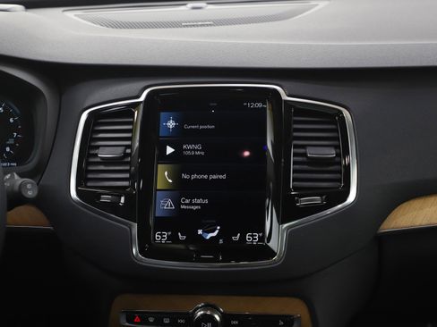 Used 2022 Volvo XC90 T6 Momentum w/ Advanced Package image 16